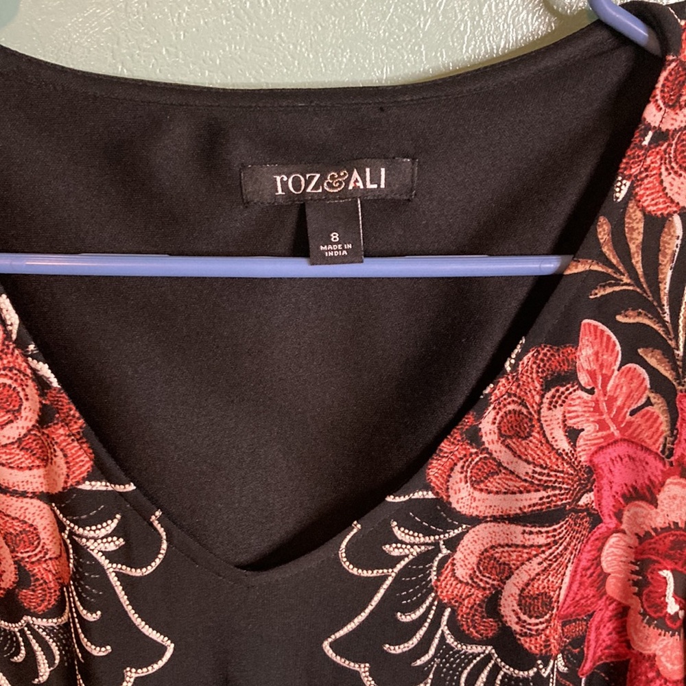 ROZ & ALI Black Floral Dress - Picture 3 of 4
